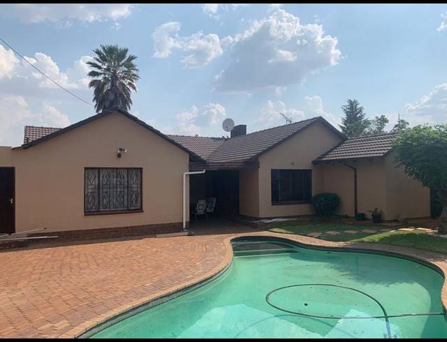 4 BEDROOM HOUSE FOR SALE IN FLEURHOF